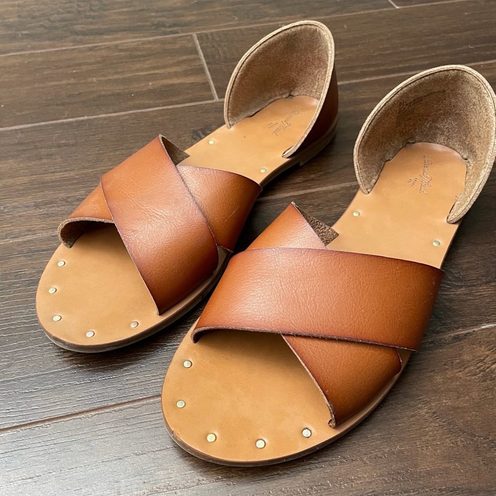 Universal Thread Sandals